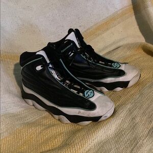 Jordan’s DC7911 black and white with teal